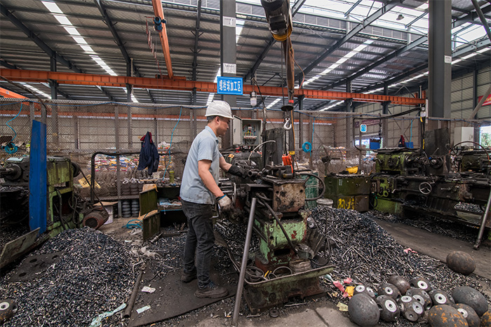 衡阳网架配件-螺栓球加工车间